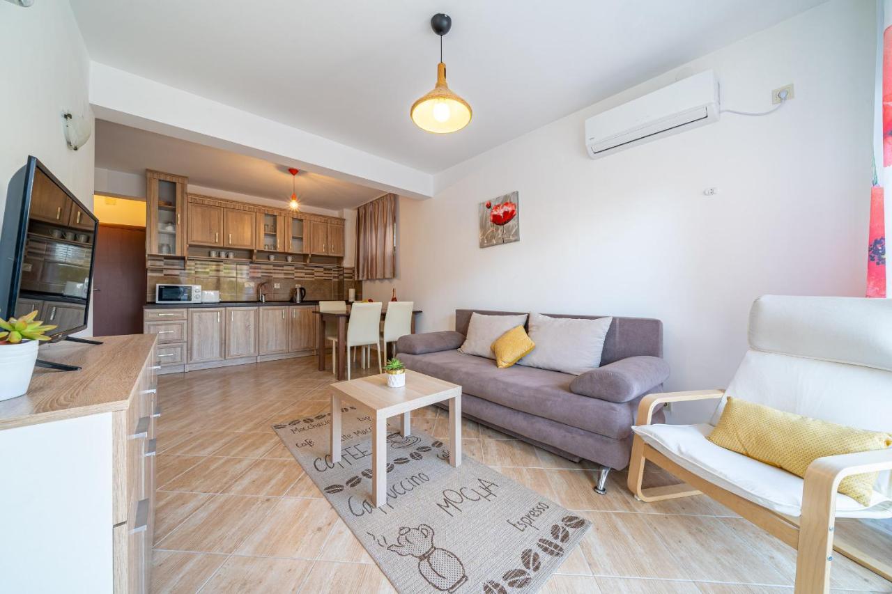 Apartments Svetlana Tivat Exterior photo