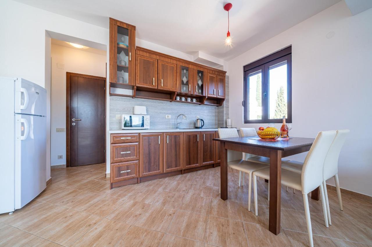 Apartments Svetlana Tivat Exterior photo